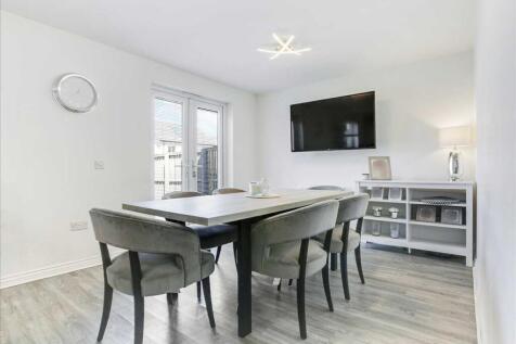 Dining Area (2)
