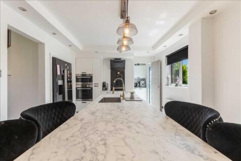 Breakfasting Kitchen