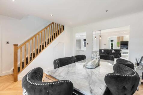 Dining Area (3)