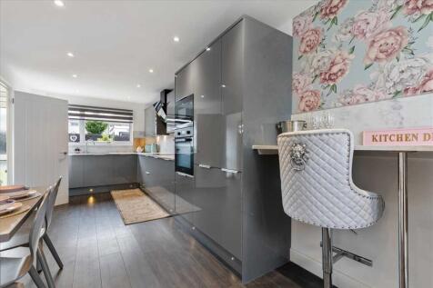 Breakfasting Kitchen