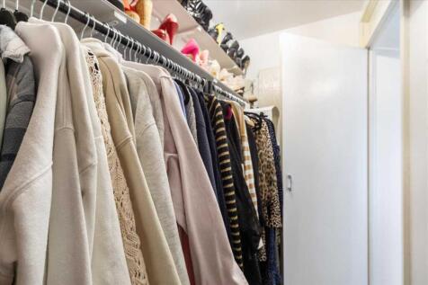 Walk-In Cupboard (2)