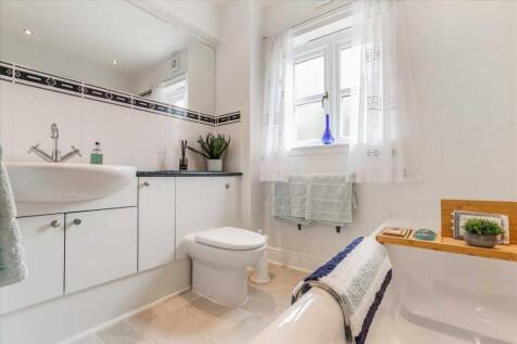 Main Bathroom /