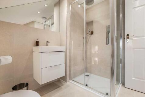 Master En-Suite (2)