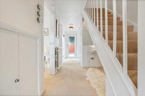 Entrance Hallway (2)
