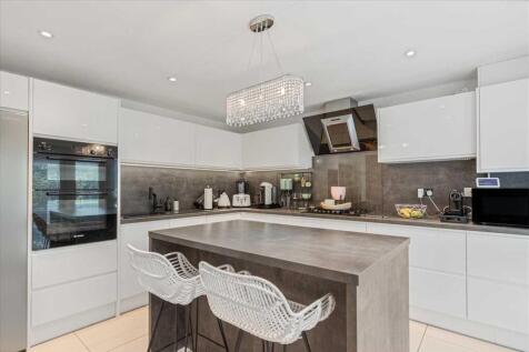 Breakfasting Kitchen