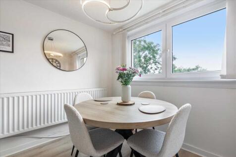 Lounge Dining (4)