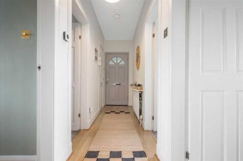 Entrance Hallway (2)