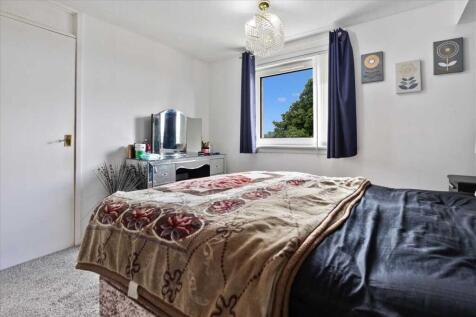 Bedroom One (3)