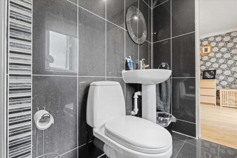 En-Suite (2)