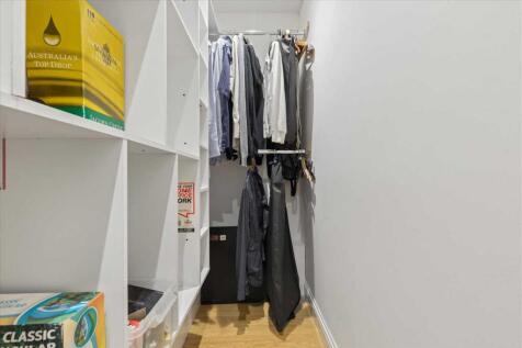 Walk In Wardrobe (1)