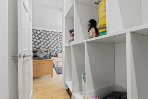 Walk In Wardrobe (2)