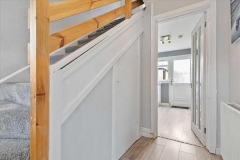 Entrance Hallway (2)