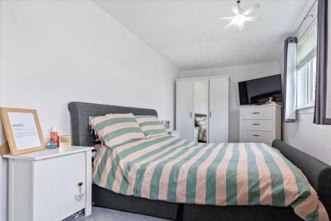Bedroom One (3)