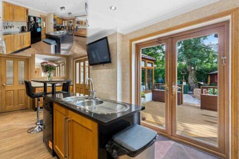 Breakfasting Kitchen