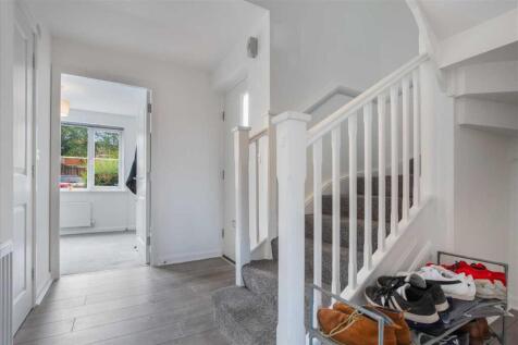 Entrance Hallway (2)