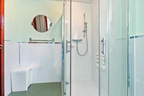 Shower Room (2)