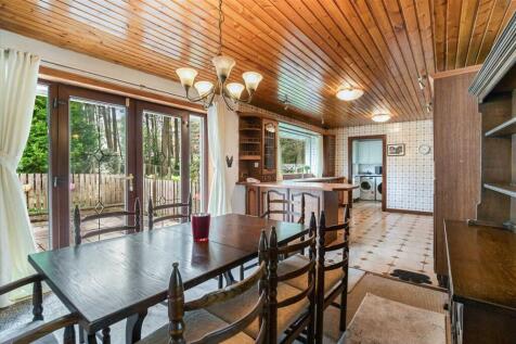 Dining Area (2)