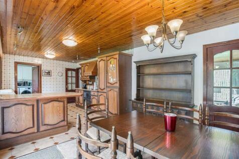 Dining Area (3)
