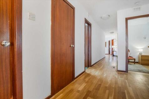 Entrance Hallway (2)