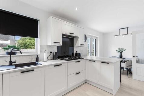 Kitchen Dining (2)