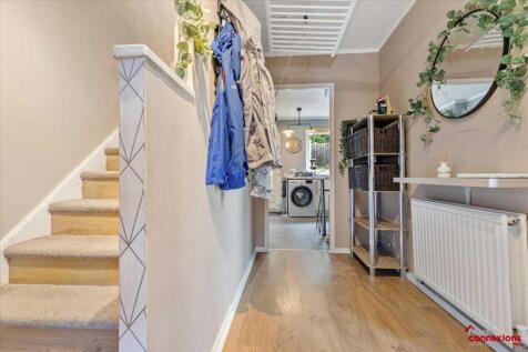 Entrance Hallway (2)