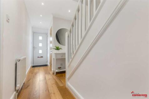 Entrance Hallway (2)