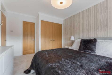 Master Bedroom (3)