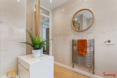 Main Bathroom (3)