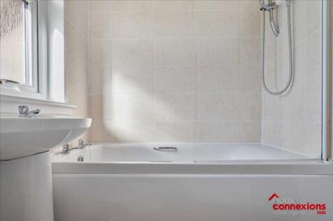 Main Bathroom (2)