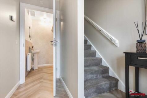 Entrance Hallway (2)