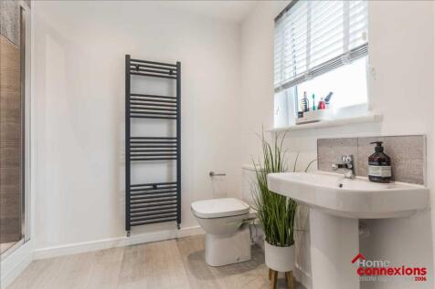 Main Bathroom (2)