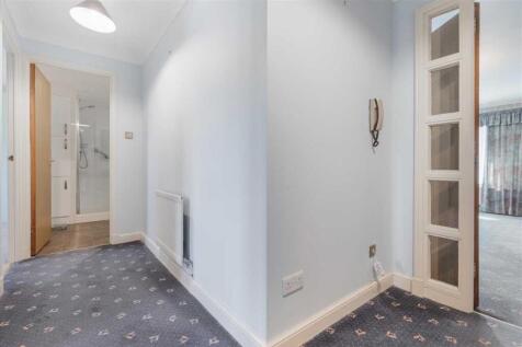 Entrance Hallway (2)