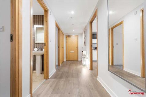 Enrtance Hallway (2)