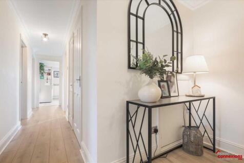 Entrance Hallway (2)