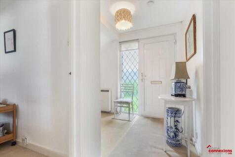 Entrance Hallway (2)