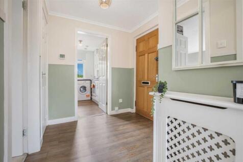 Entrance Hallway (2)
