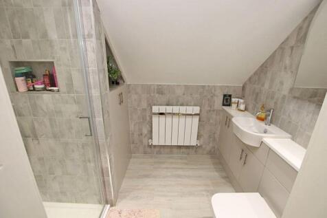 Ensuite to Bed 1