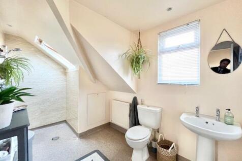 Family shower room
