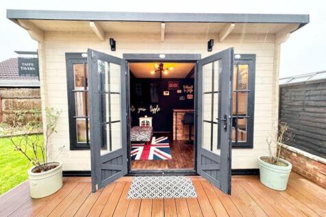 External summer house