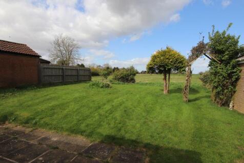 Rear garden photo 2