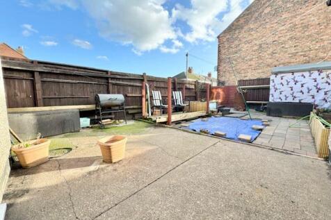 Rear garden view 2