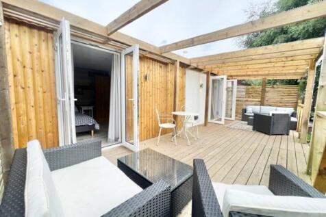 Rear decking area