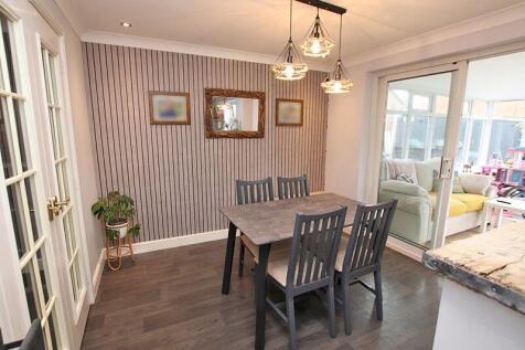 Kitchen diner photo 2