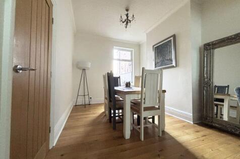 Front room photo 4