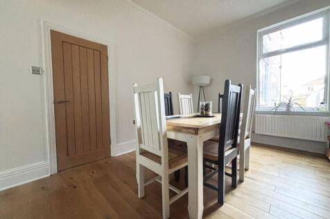 Front room photo 5