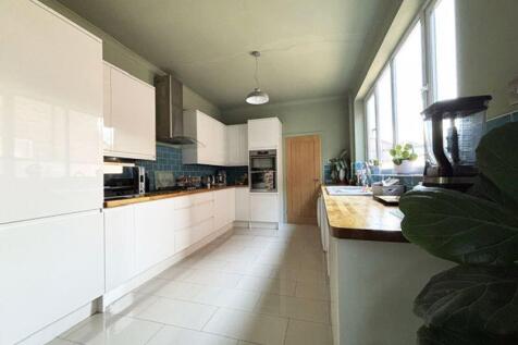 Kitchen/ diner photo 2