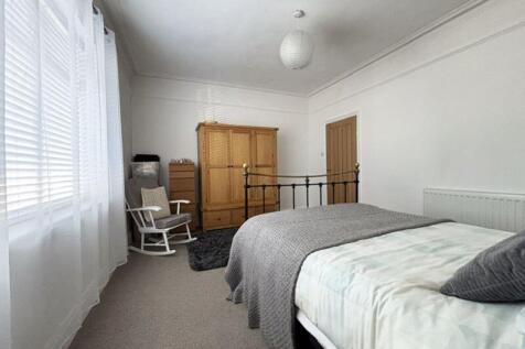 Bedroom 1 photo 1