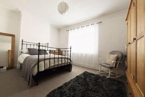 Bedroom 1 photo 3