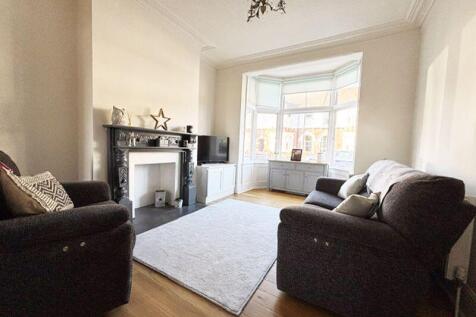 Front room photo 3