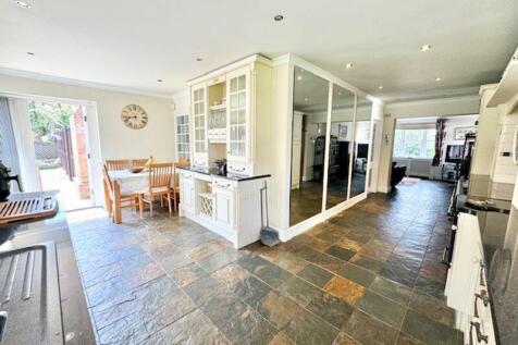 Kitchen dining room